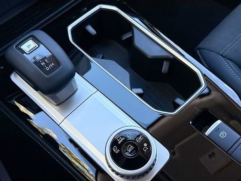 New 2026 Mitsubishi Outlander SE image 17