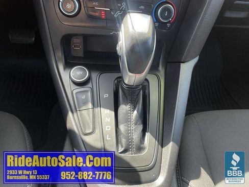 Used 2016 Ford Focus SE w/ SE Cold Weather Package FWD image 18