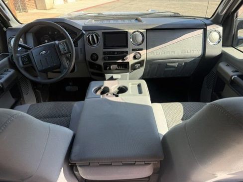 Used 2011 Ford F250 XLT w/ XLT Interior Pkg AWD/4WD image 11