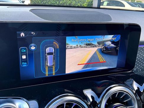 Used 2025 Mercedes-Benz GLB 250 image 26