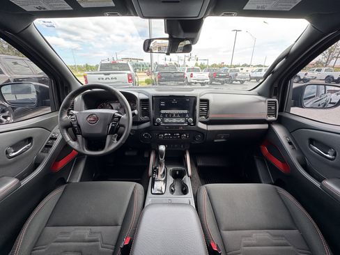 Used 2024 Nissan Frontier PRO-4X w/ Pro Convenience Package image 11