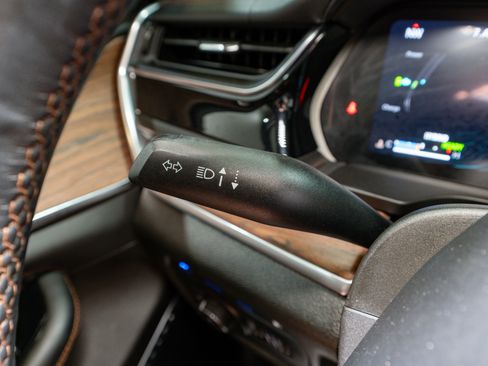 Used 2023 Jeep Grand Cherokee Summit w/ High Altitude Package image 34