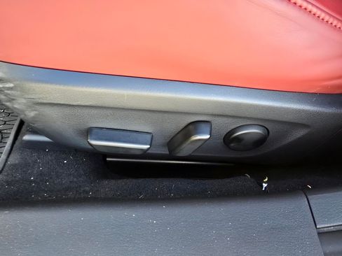 Used 2025 MAZDA MAZDA3 Hatchback w/Premium Plus Pkg image 16