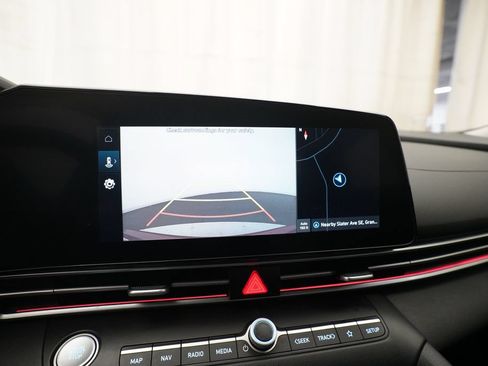 Used 2025 Hyundai Elantra Limited FWD image 19