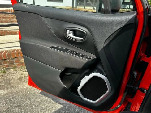 Used 2021 Jeep Renegade Latitude image 33