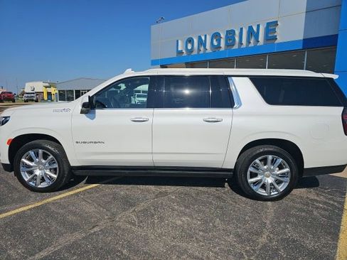 Used 2023 Chevrolet Suburban High Country image 4