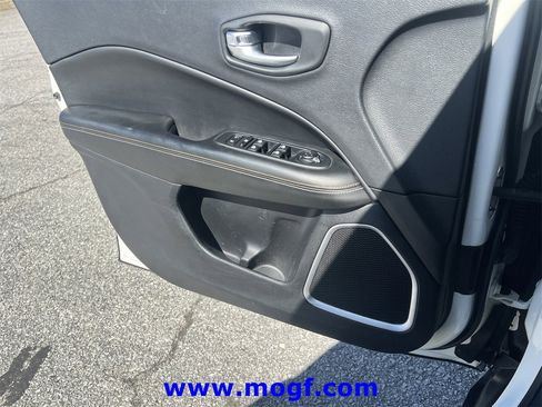 Used 2018 Jeep Compass Latitude image 18