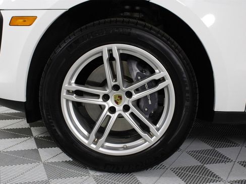 Used 2025 Porsche Macan image 30