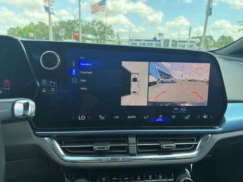 Used 2025 Chevrolet Equinox EV LT w/ Convenience Package image 23