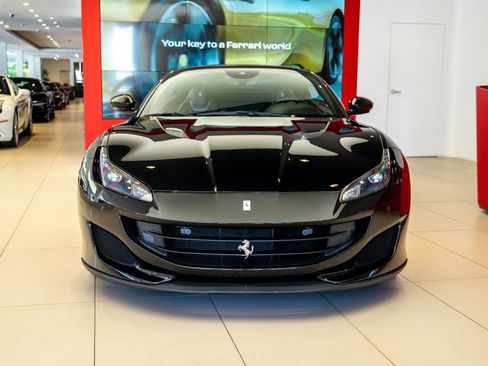 Certified 2020 Ferrari Portofino RWD image 32