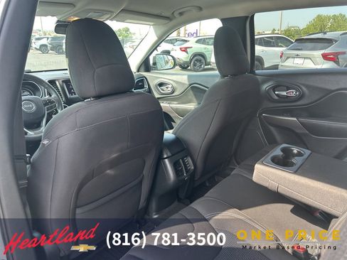 Used 2019 Jeep Cherokee Latitude w/ Popular Appearance Group image 40