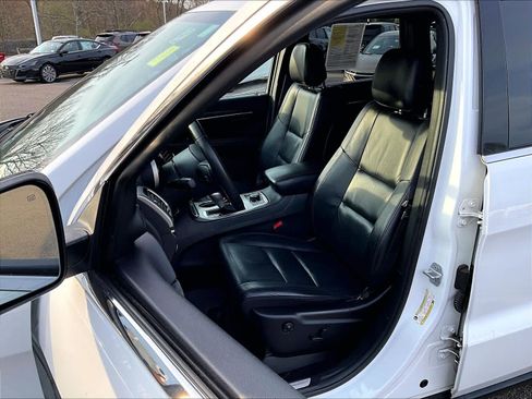 Used 2019 Jeep Grand Cherokee Limited image 10