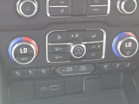 Used 2024 GMC Yukon XL SLT w/ SLT Luxury Package AWD/4WD image 37