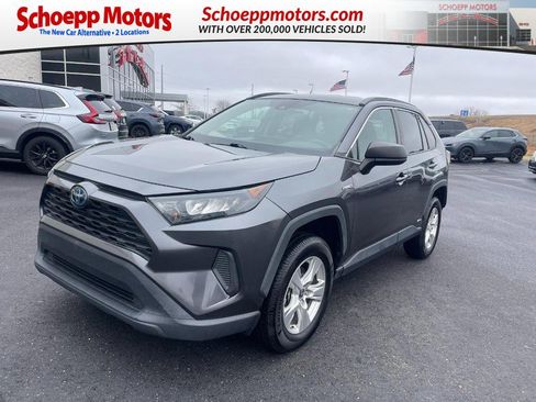 Used 2021 Toyota RAV4 LE image 1