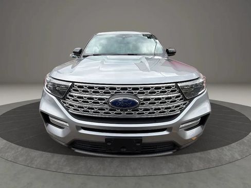Used 2021 Ford Explorer Limited w/ Equipment Group 301A AWD/4WD image 2