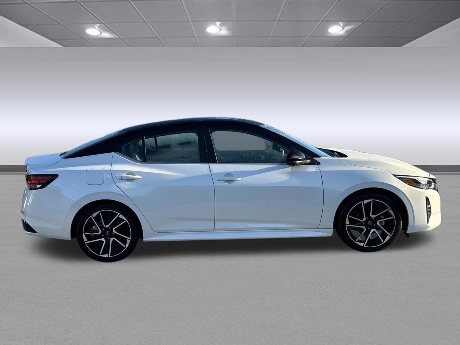 Used 2025 Nissan Sentra SR w/ SR Premium Package FWD image 2