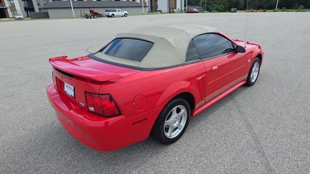 Used 2004 Ford Mustang Convertible RWD image 9