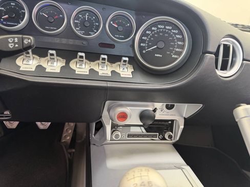 Used 2005 Ford GT RWD image 29