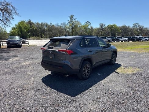 Used 2022 Toyota RAV4 XLE Premium image 5