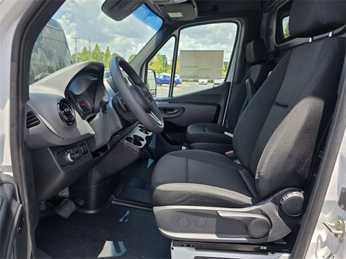 Used 2024 Mercedes-Benz Sprinter 2500 image 7