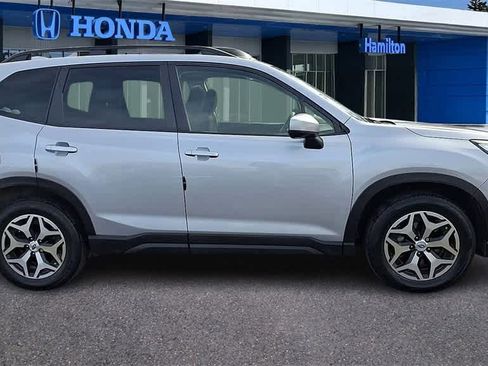 Used 2020 Subaru Forester Premium image 9