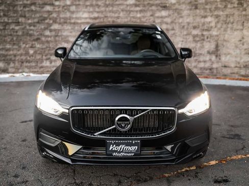 Used 2021 Volvo XC60 T6 Momentum image 2