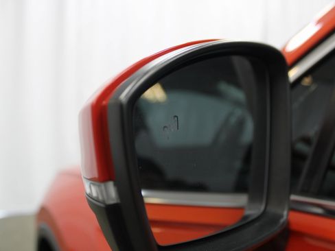 Used 2019 Volkswagen Tiguan SE image 9