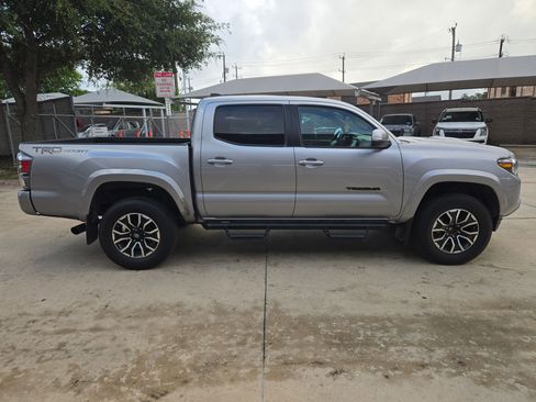 Used 2020 Toyota Tacoma TRD Sport w/ Technology Package RWD image 2