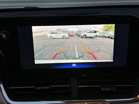 Used 2025 Chevrolet Trax LT image 17