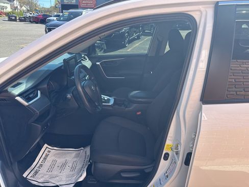 Used 2019 Toyota RAV4 LE w/ All Weather Liner Package AWD/4WD image 16