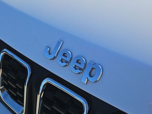 Used 2025 Jeep Compass Latitude AWD/4WD image 30