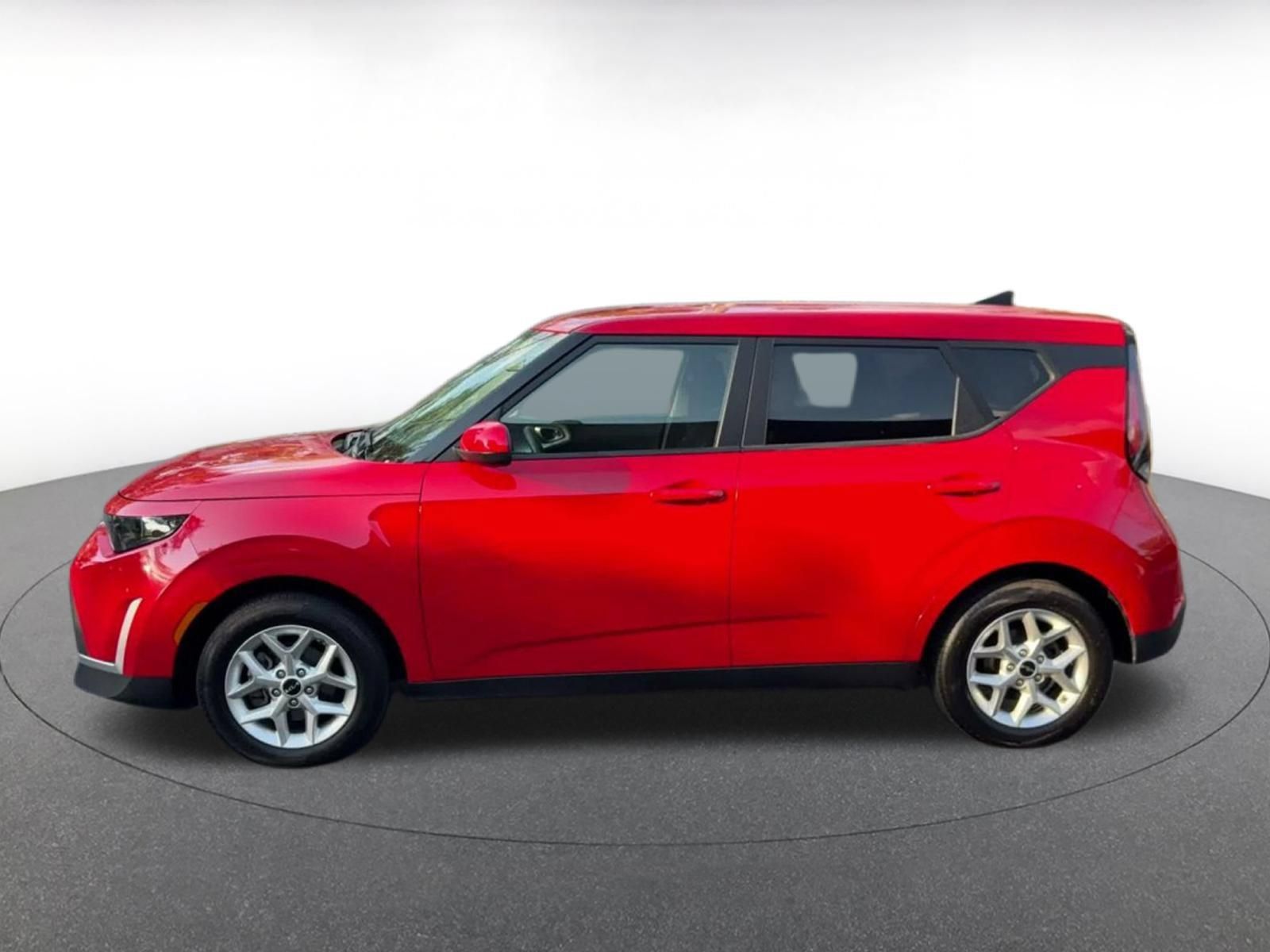 Used 2025 Kia Soul LX w/ LX Technology Package FWD image 8