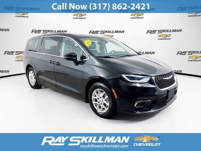 Used 2023 Chrysler Pacifica Touring-L