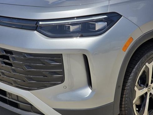 New 2026 Volkswagen Tiguan SE FWD image 7