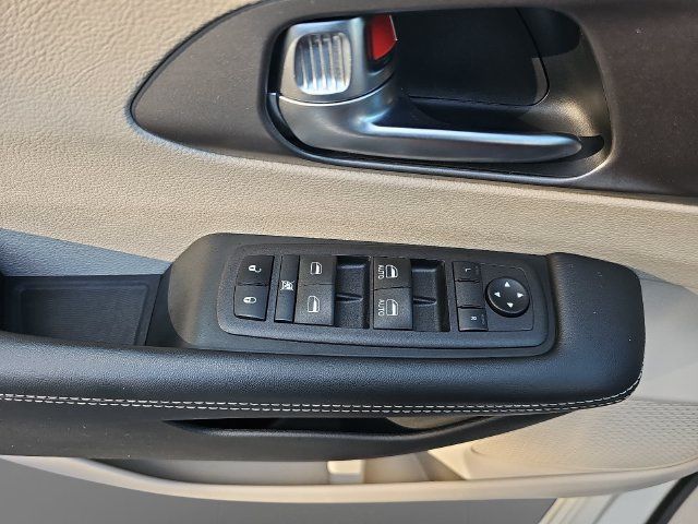 Used 2023 Chrysler Pacifica Touring-L FWD image 24