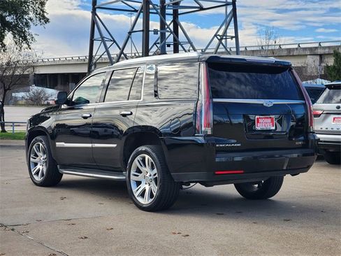 Used 2016 Cadillac Escalade Luxury image 4