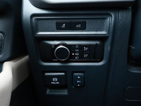 Used 2024 Ford Expedition XLT RWD image 15