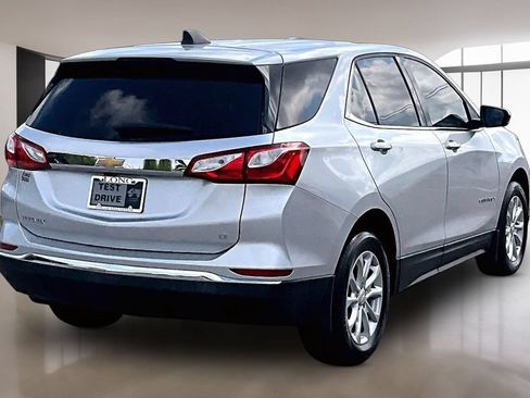 Used 2020 Chevrolet Equinox LT FWD image 2