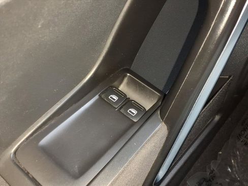 Used 2019 Volkswagen Beetle 2.0T S image 40