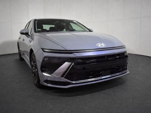 Used 2025 Hyundai Sonata SEL FWD image 3