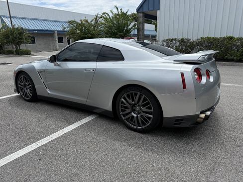 Used 2016 Nissan GT-R Premium AWD/4WD image 5