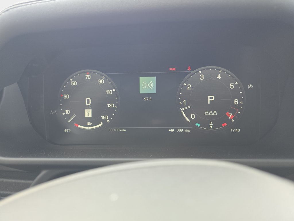 New 2026 Land Rover Defender 110 X-Dynamic SE AWD/4WD image 14