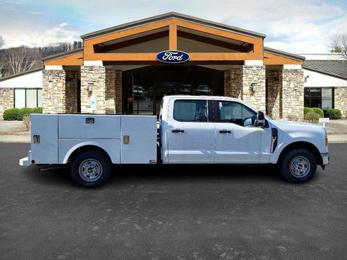 New 2023 Ford F250 XL w/ XL Chrome Package image 22