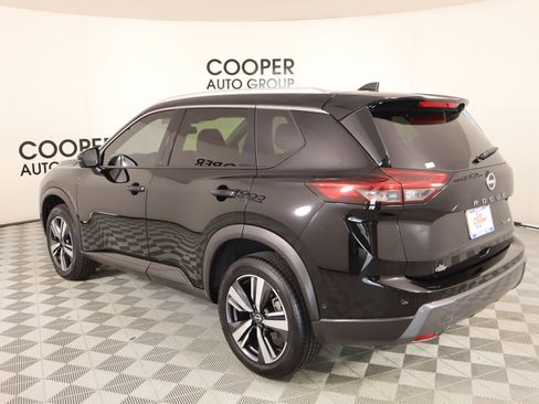 Used 2025 Nissan Rogue SL w/ SL Premium Package image 24