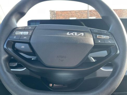 Used 2025 Kia K4 FWD image 27