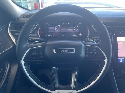 Used 2023 Jeep Grand Cherokee Limited image 22