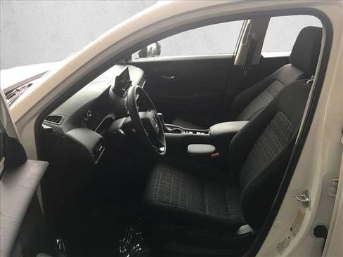 Used 2025 Honda HR-V LX image 13