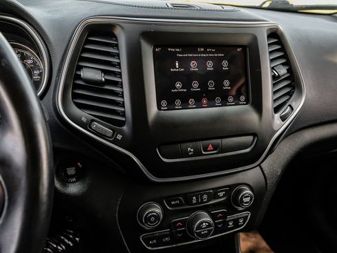 Used 2019 Jeep Cherokee Latitude Plus w/ Comfort/Convenience Group image 33