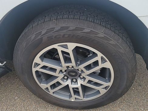 Used 2025 Ford Expedition Active AWD/4WD image 31