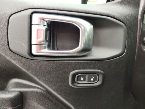 Used 2025 Jeep Wrangler Sport image 35